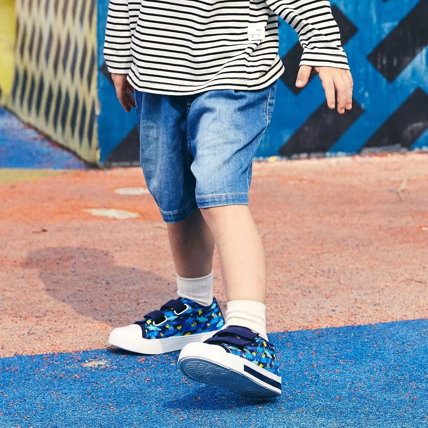 Boys Girls Sneakers Light Up Canvas Shoes for Toddler Kids Easy Fasten Fashion Shoes with Hook and Loops