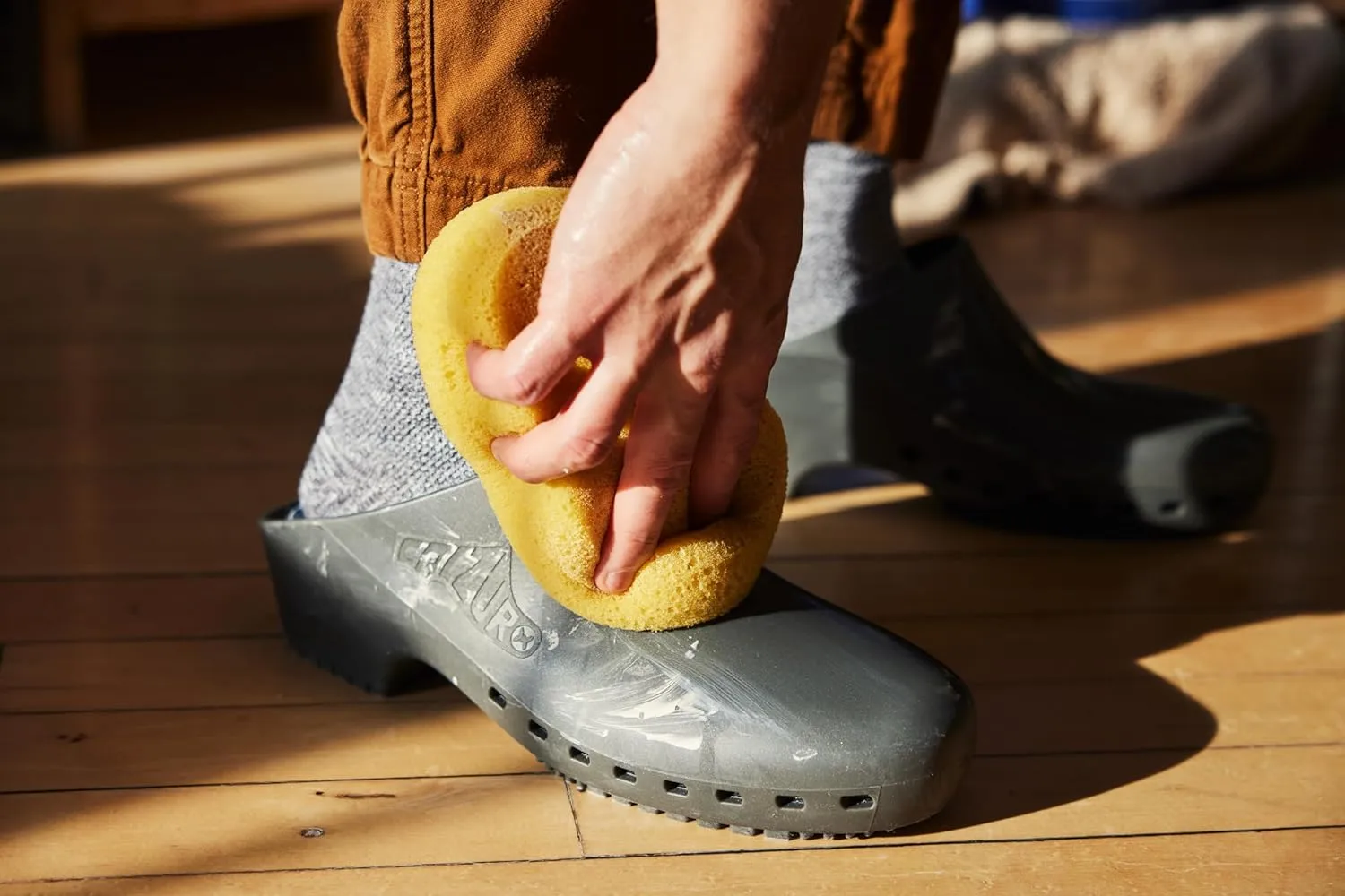 CALZURO Classic Work Clogs with Holes - Unisex Work Clogs for Women and Men - Non Slip Shoes - Autoclavable Rubber Kitchen Shoes and Nursing Clogs