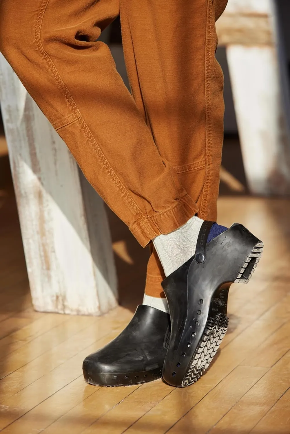 CALZURO Classic Work Clogs with Holes - Unisex Work Clogs for Women and Men - Non Slip Shoes - Autoclavable Rubber Kitchen Shoes and Nursing Clogs