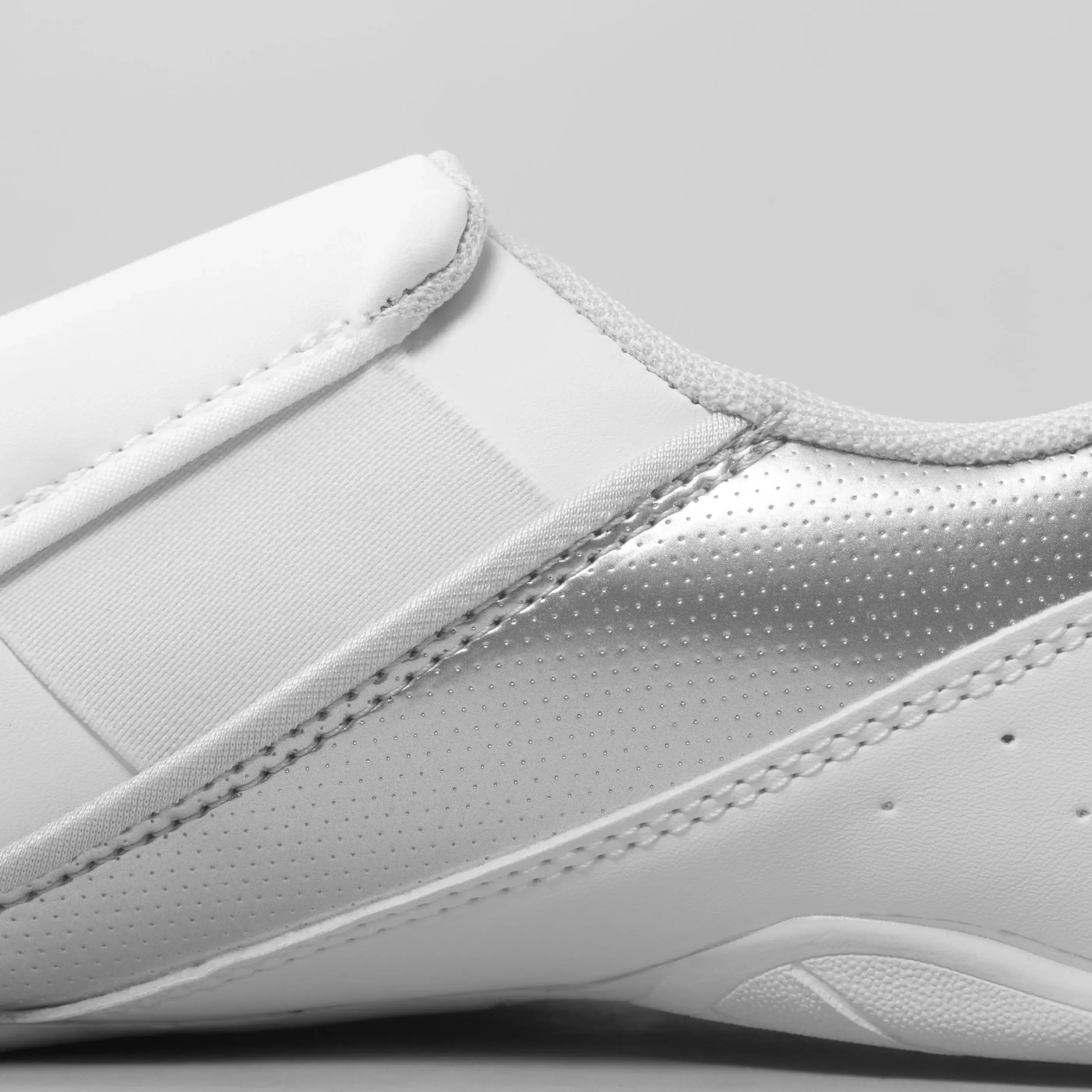 Flash' Training Shoes – White/Silver -2TUF2TAP