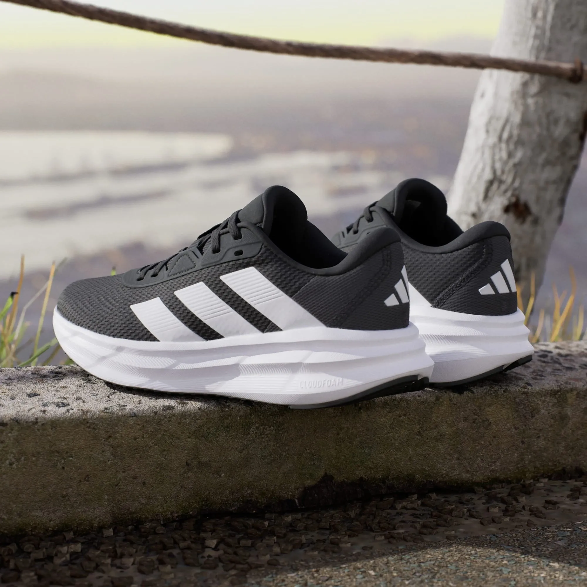 GALAXY 7 RUNNING SHOES