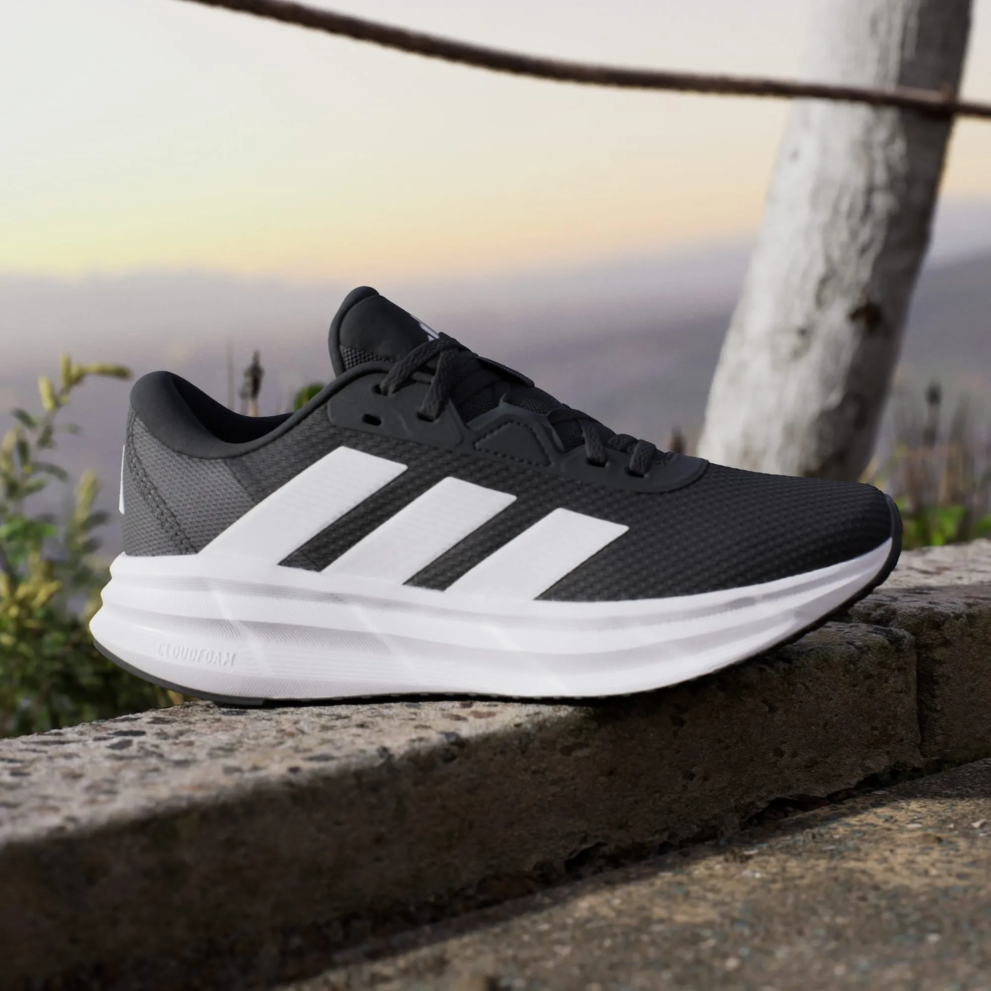 GALAXY 7 RUNNING SHOES