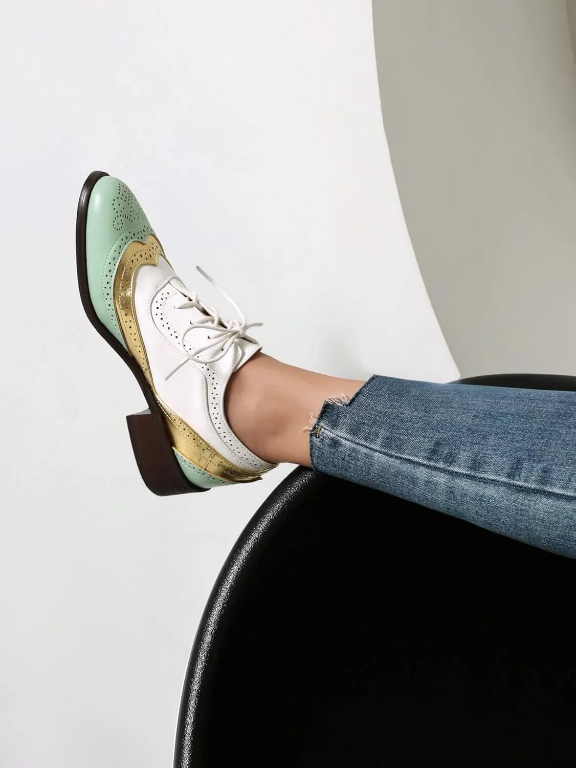 Lace-up Wingtips Oxford Shoes for Women Cutout Brogues Saddle Shoes