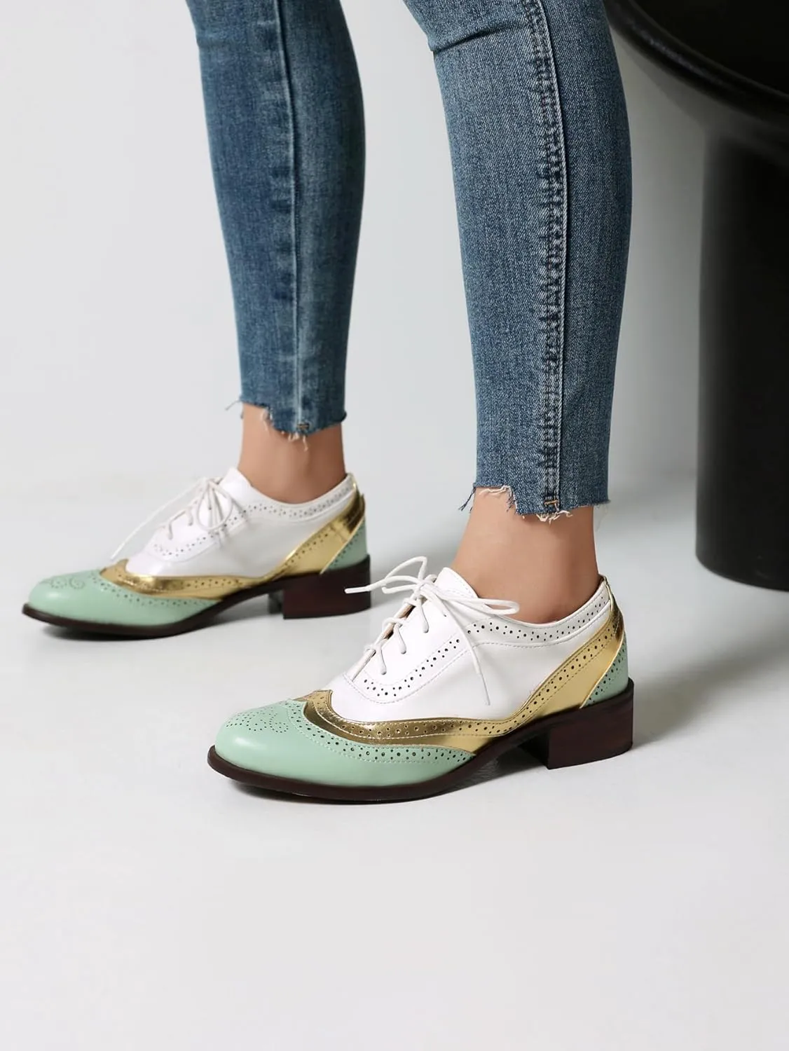 Lace-up Wingtips Oxford Shoes for Women Cutout Brogues Saddle Shoes