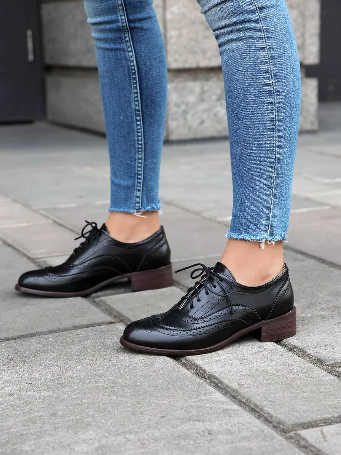 Lace-up Wingtips Oxford Shoes for Women Cutout Brogues Saddle Shoes
