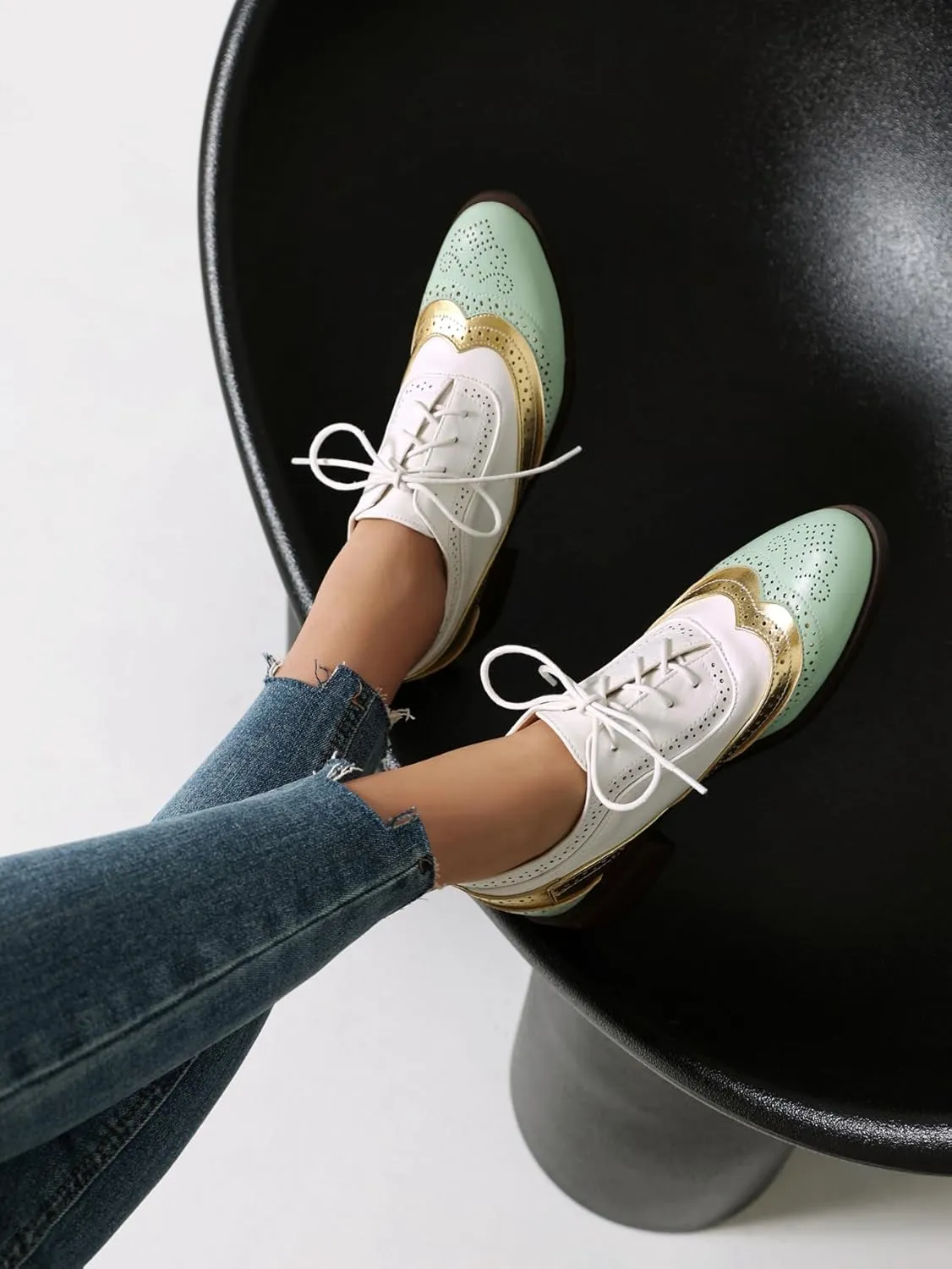 Lace-up Wingtips Oxford Shoes for Women Cutout Brogues Saddle Shoes