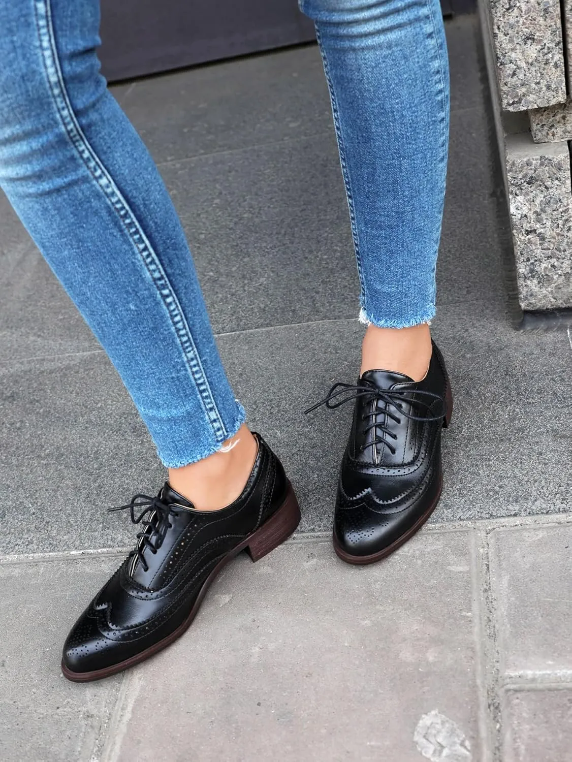 Lace-up Wingtips Oxford Shoes for Women Cutout Brogues Saddle Shoes