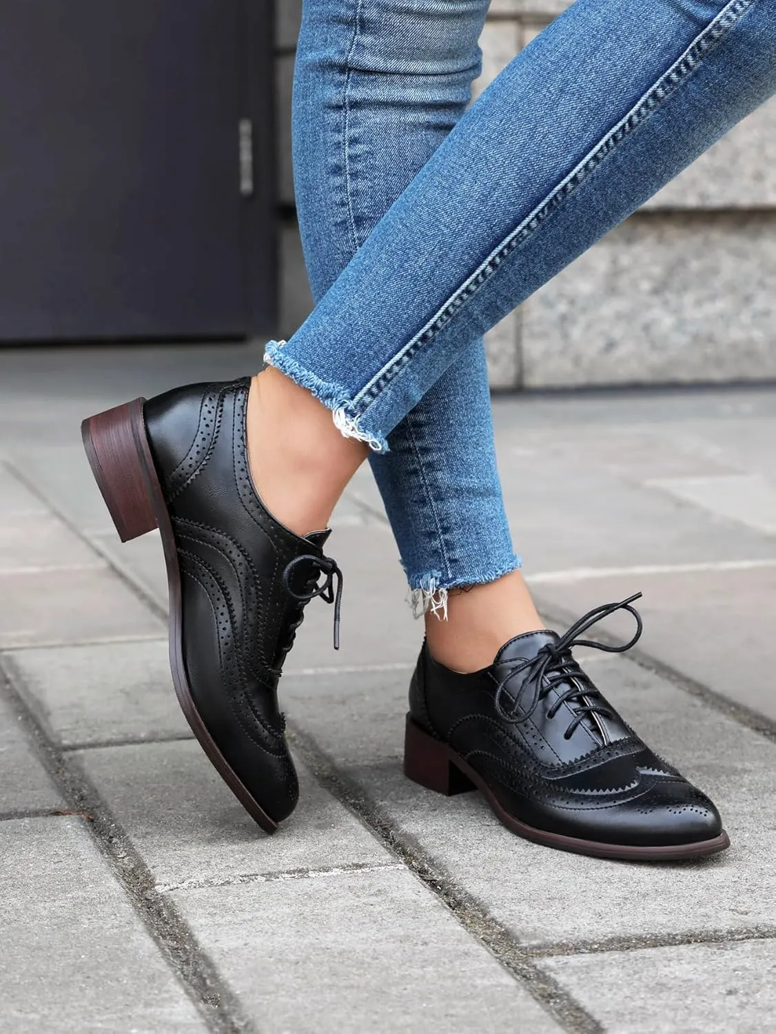 Lace-up Wingtips Oxford Shoes for Women Cutout Brogues Saddle Shoes