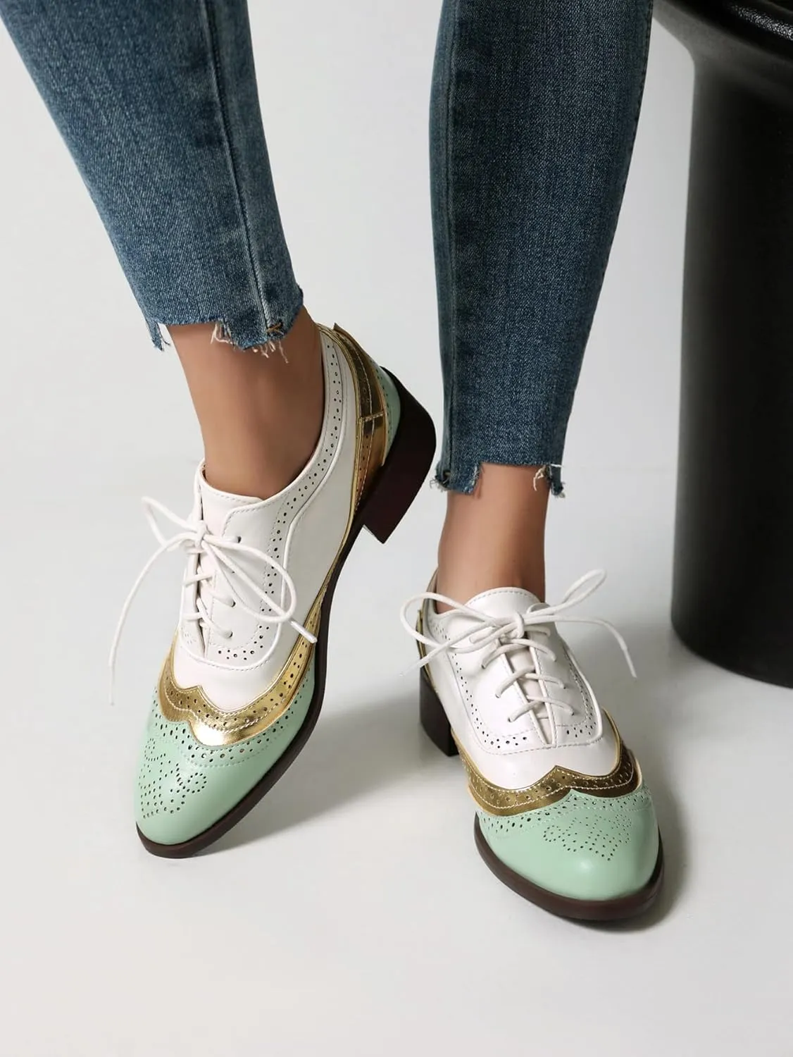 Lace-up Wingtips Oxford Shoes for Women Cutout Brogues Saddle Shoes