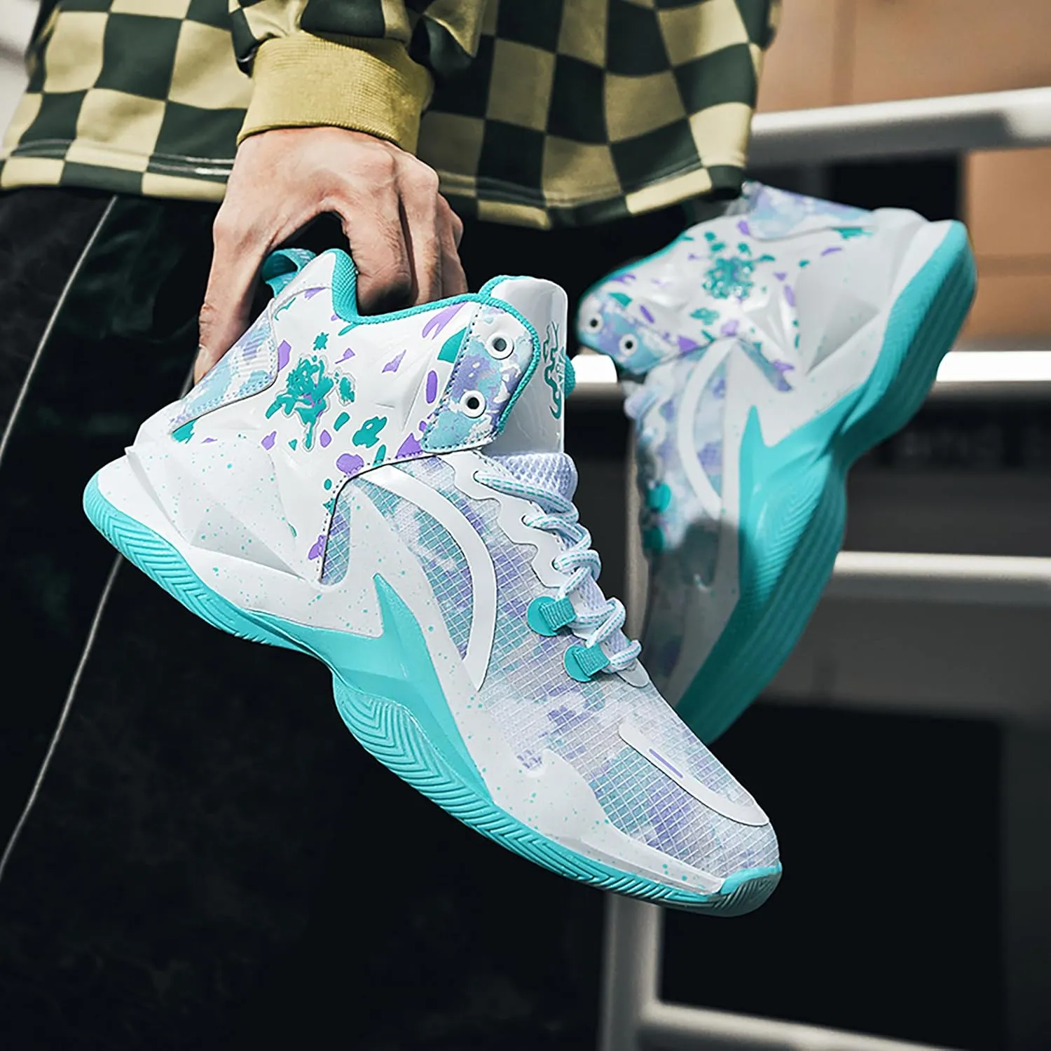 Men's Basketball Shoes Anti-Slip and Wear-Resistant Soles Running Shoes Graffiti Design Fashionable Sports Shoes