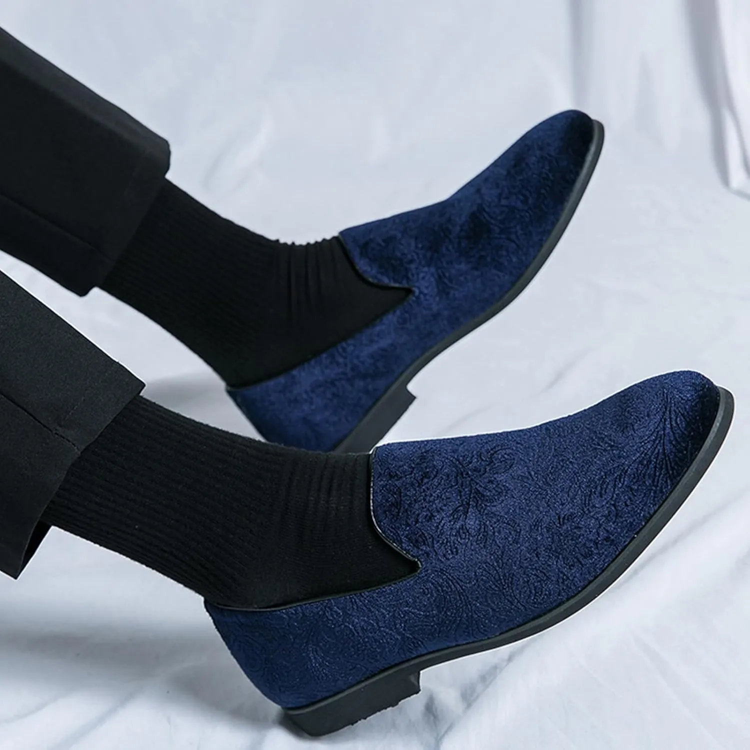 Men's Fashion Suede Flower Devise Dress Loafers Classic Pointed Toe Comfort Slip On Tuxedo Shoes for Wedding Evening Party