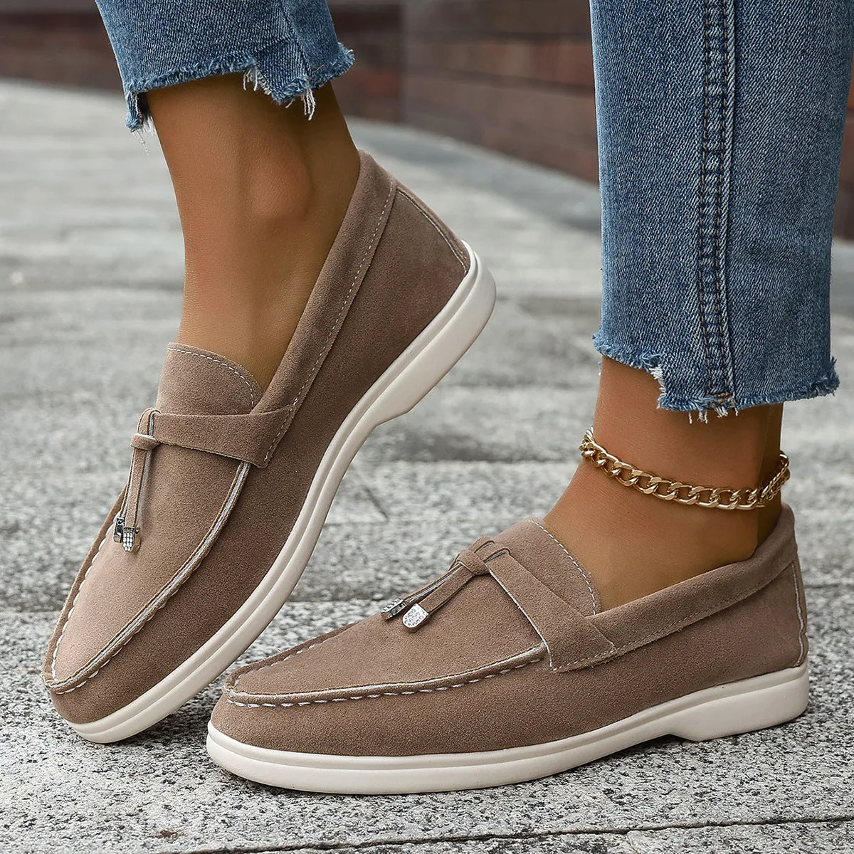 New High-Grade Woman's Slip-On Shoes