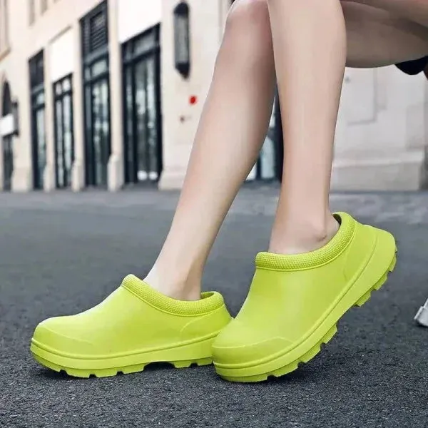 Non-Slip Kitchen Shoes for Professionals with Waterproof and Slip-Resistant Features