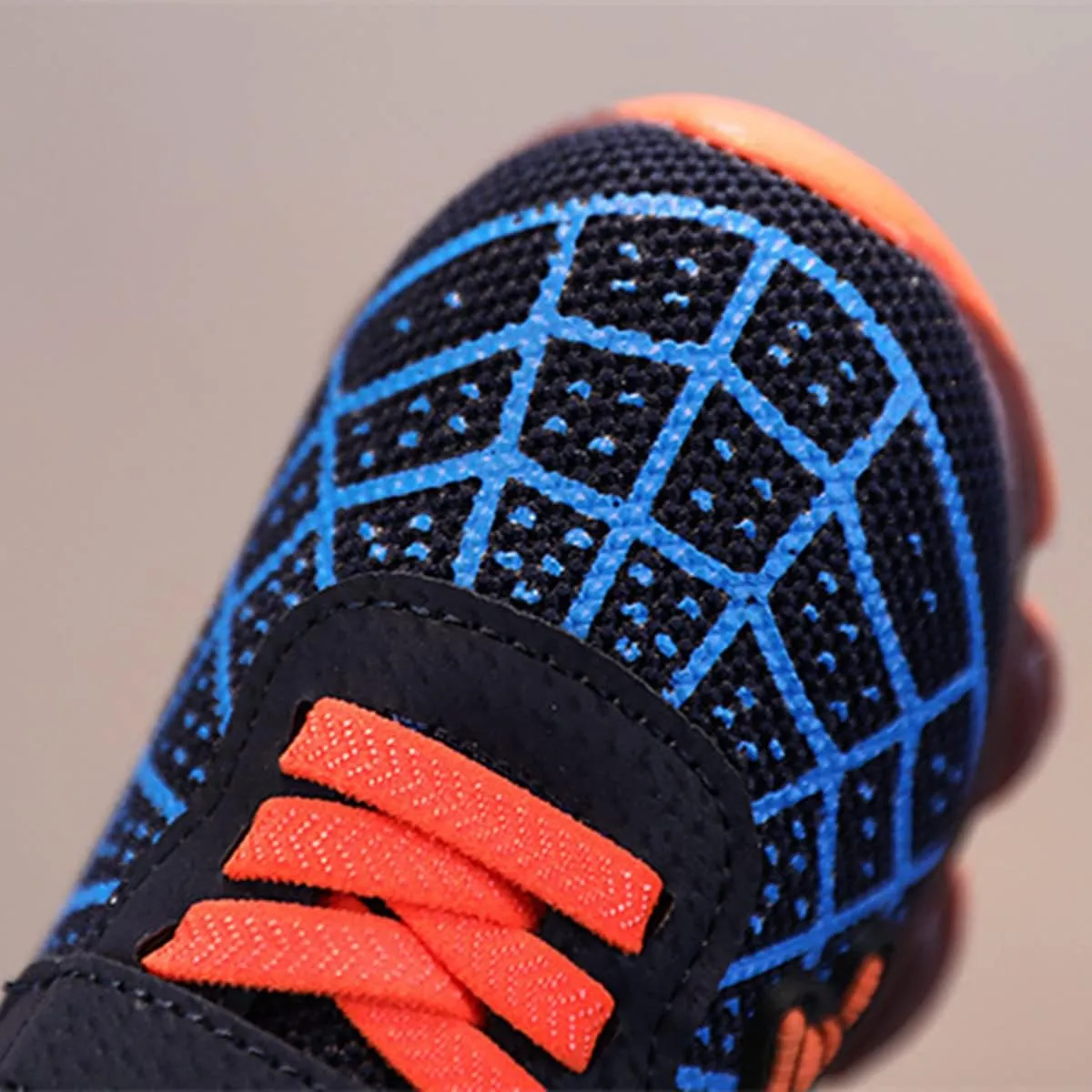 RAYCHY Children's Casual Shoes Boys Breathable Non-Slip Light Sneakers Unisex Luminous Sneakers for Girls Sport Running Shoes
