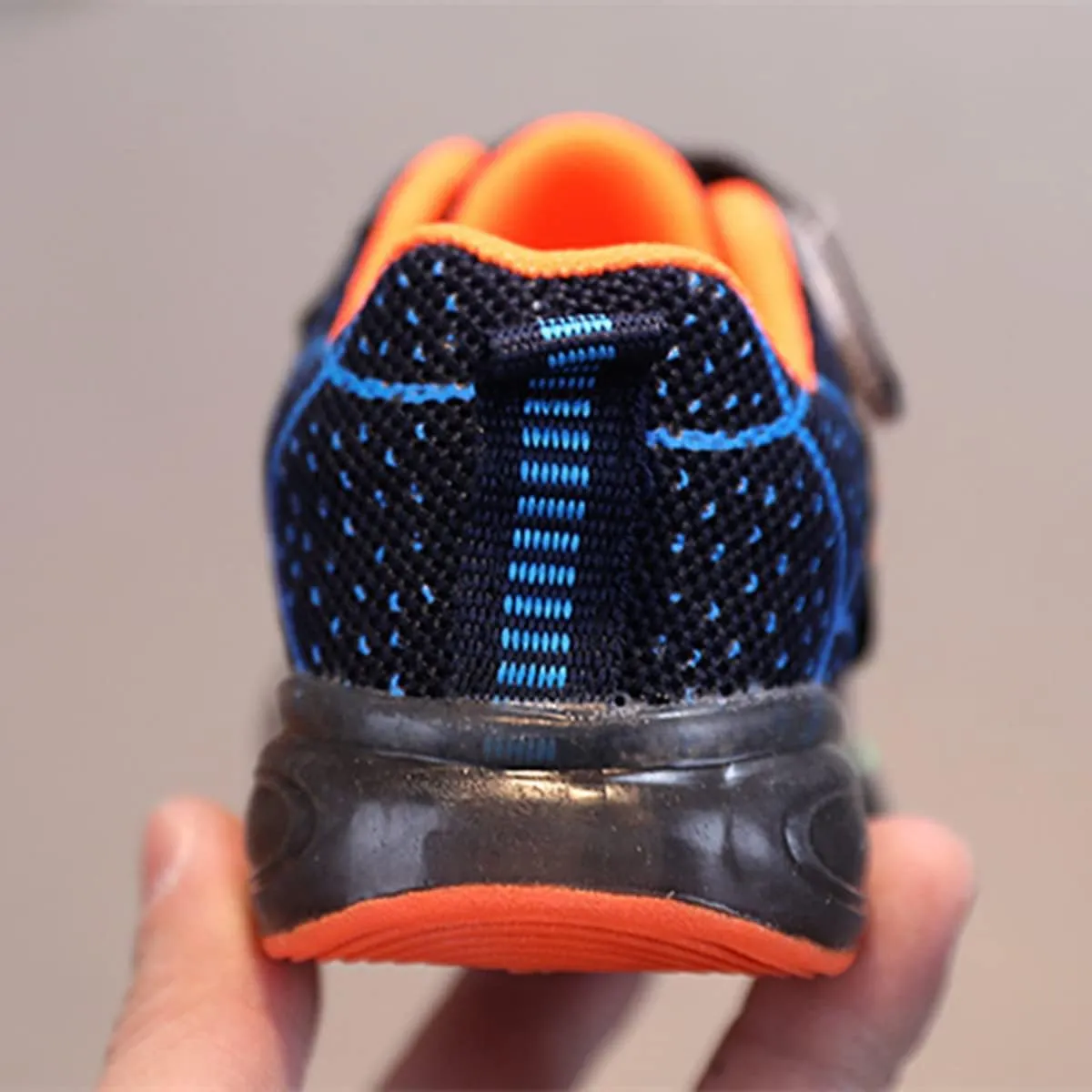 RAYCHY Children's Casual Shoes Boys Breathable Non-Slip Light Sneakers Unisex Luminous Sneakers for Girls Sport Running Shoes