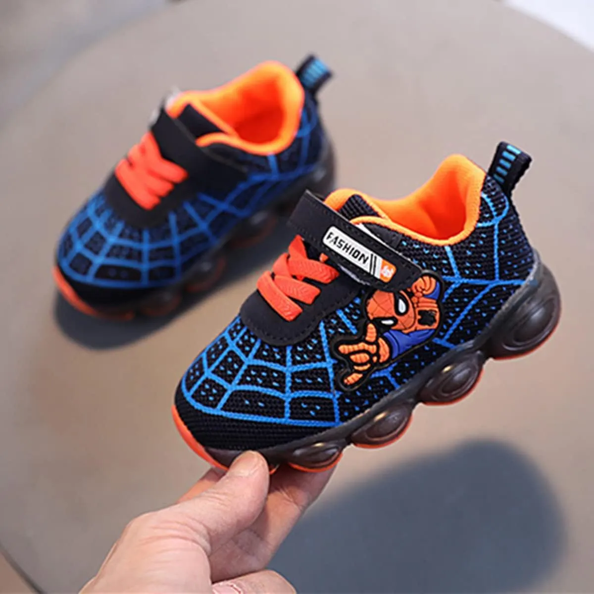 RAYCHY Children's Casual Shoes Boys Breathable Non-Slip Light Sneakers Unisex Luminous Sneakers for Girls Sport Running Shoes