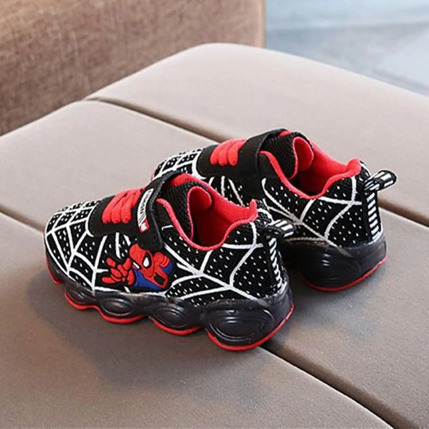 RAYCHY Children's Casual Shoes Boys Breathable Non-Slip Light Sneakers Unisex Luminous Sneakers for Girls Sport Running Shoes