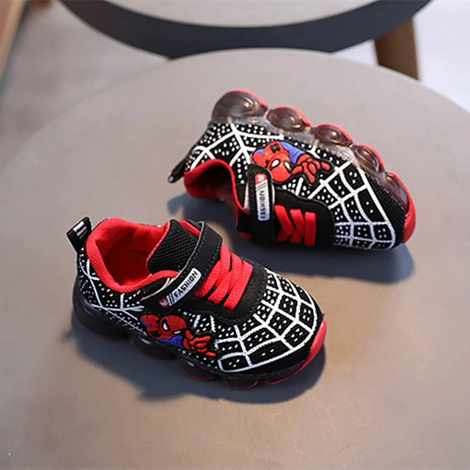 RAYCHY Children's Casual Shoes Boys Breathable Non-Slip Light Sneakers Unisex Luminous Sneakers for Girls Sport Running Shoes