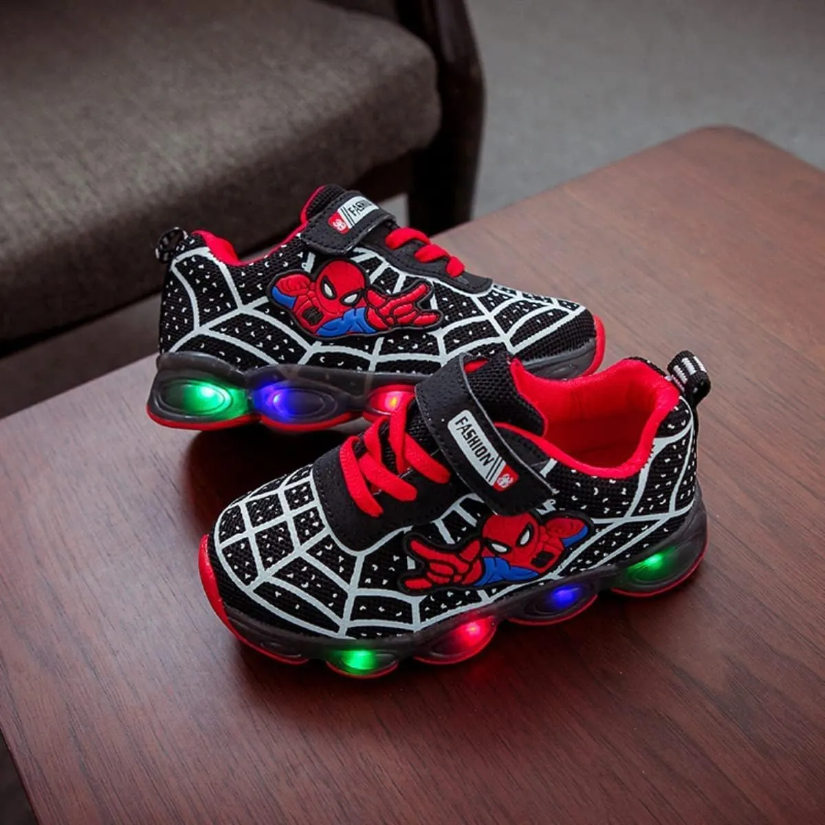 RAYCHY Children's Casual Shoes Boys Breathable Non-Slip Light Sneakers Unisex Luminous Sneakers for Girls Sport Running Shoes
