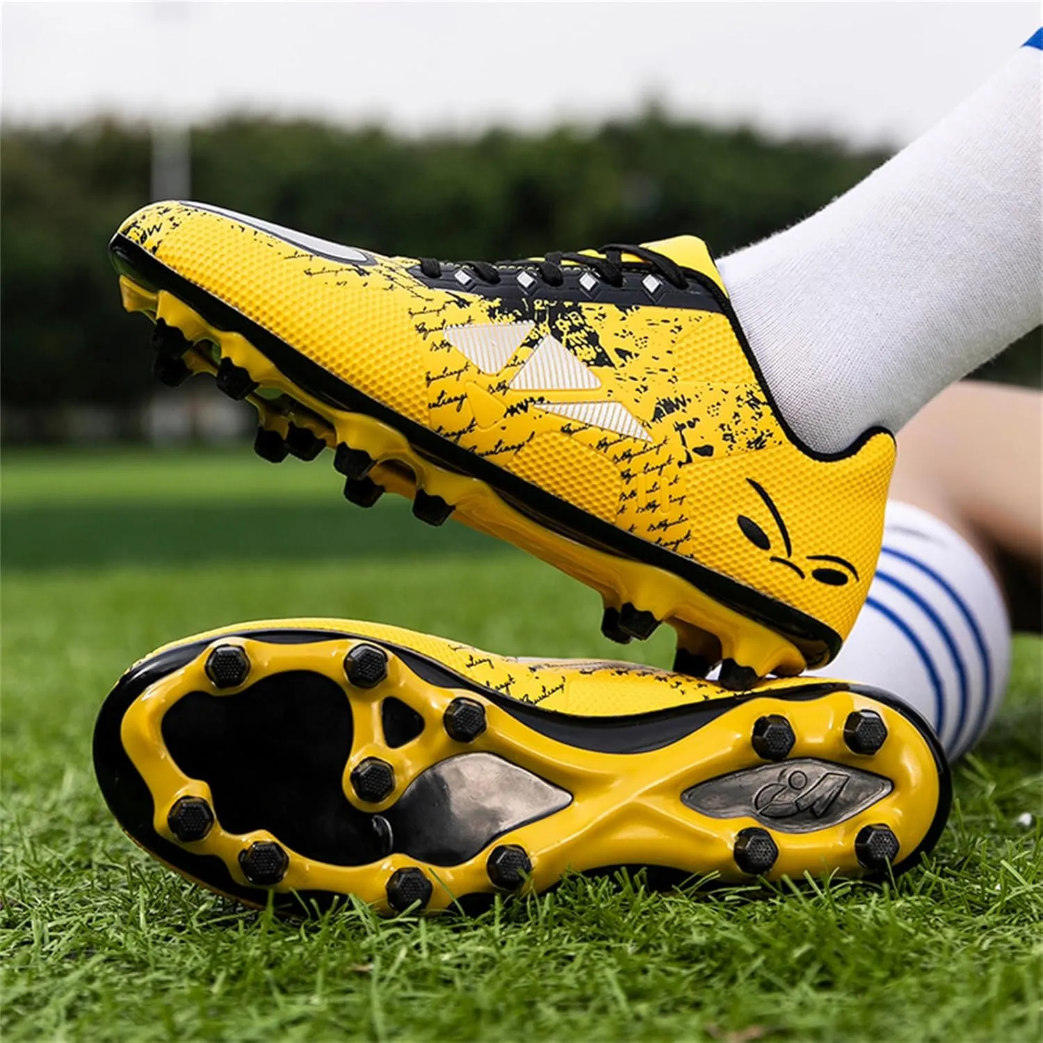 SANEARDE Boys Fashion Soccer Cleats Outdoor/Indoor Athletic Youth Flexible Football Shoes Ground Training Sneakers Lightweight Comfortable Little Kids/Big Kids
