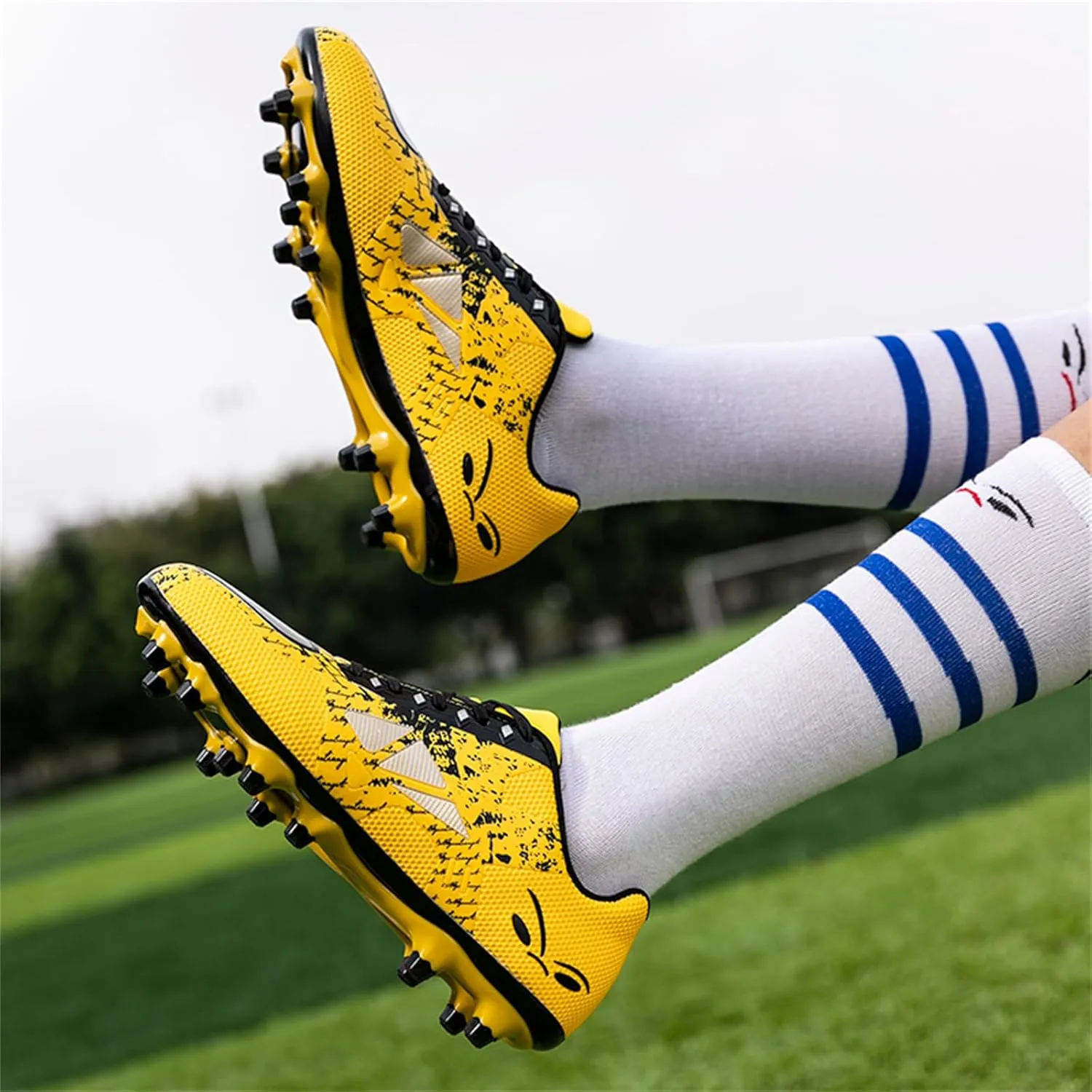 SANEARDE Boys Fashion Soccer Cleats Outdoor/Indoor Athletic Youth Flexible Football Shoes Ground Training Sneakers Lightweight Comfortable Little Kids/Big Kids