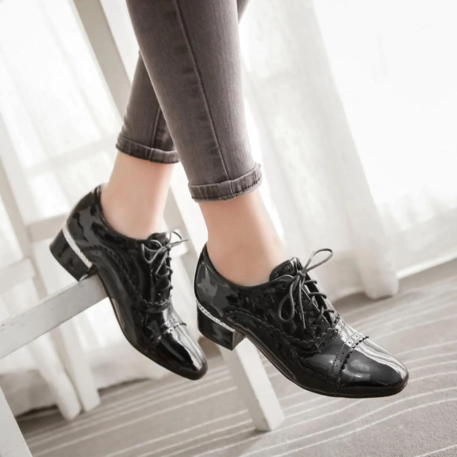 SHEMEE Women's Patent Leather Pointed Toe Flat Oxfords Pumps Vintage Wingtip Low Heels Lace Up Retro Brogues Dress Shoes