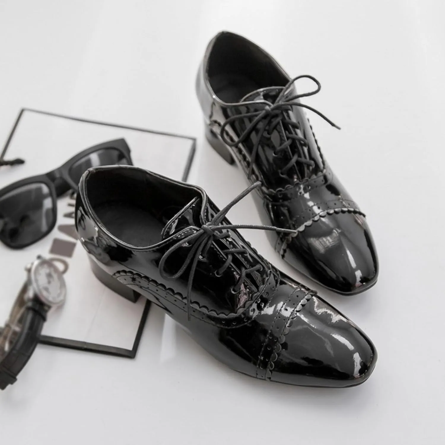 SHEMEE Women's Patent Leather Pointed Toe Flat Oxfords Pumps Vintage Wingtip Low Heels Lace Up Retro Brogues Dress Shoes
