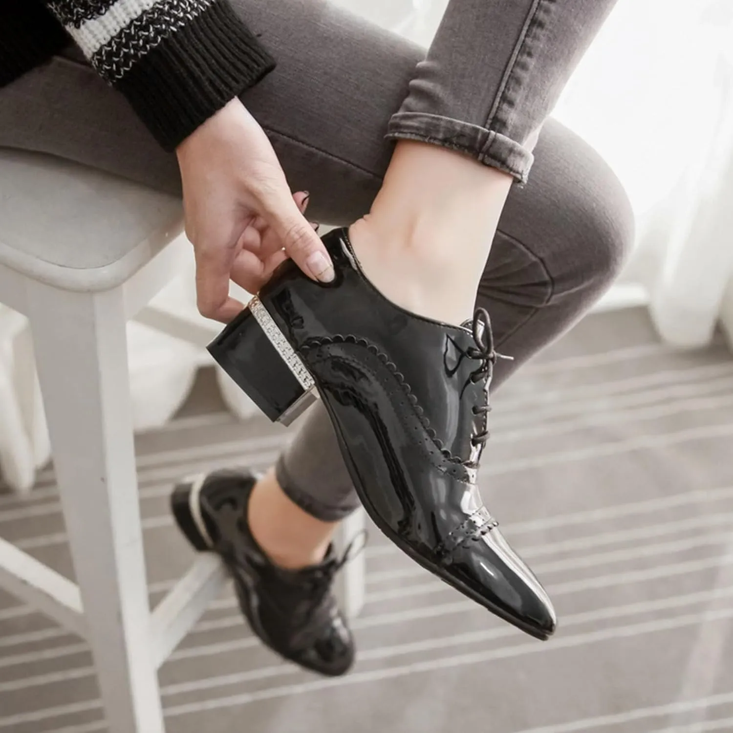 SHEMEE Women's Patent Leather Pointed Toe Flat Oxfords Pumps Vintage Wingtip Low Heels Lace Up Retro Brogues Dress Shoes