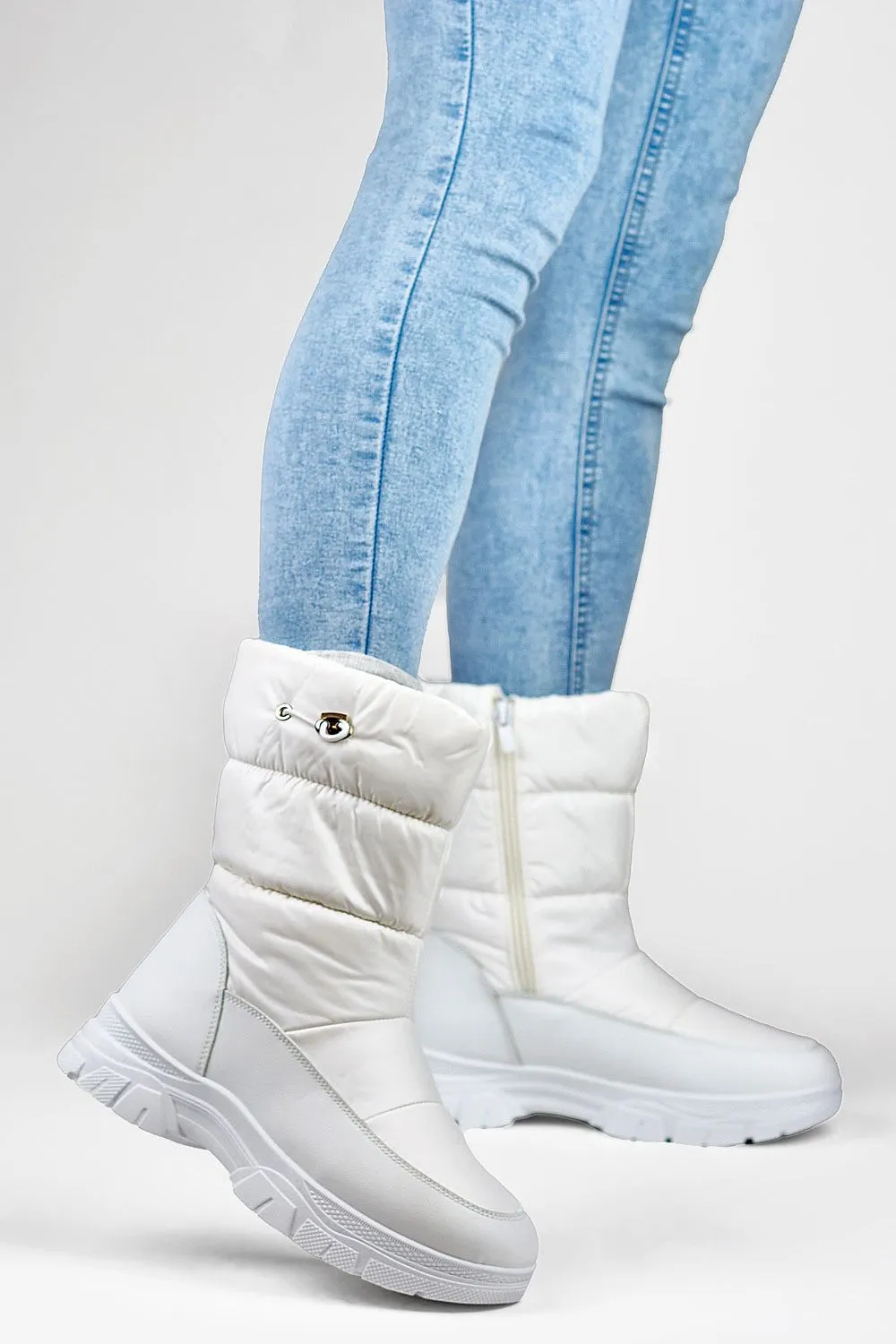 Snow boots