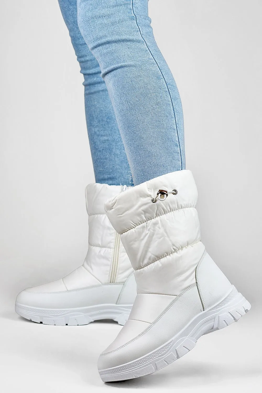 Snow boots