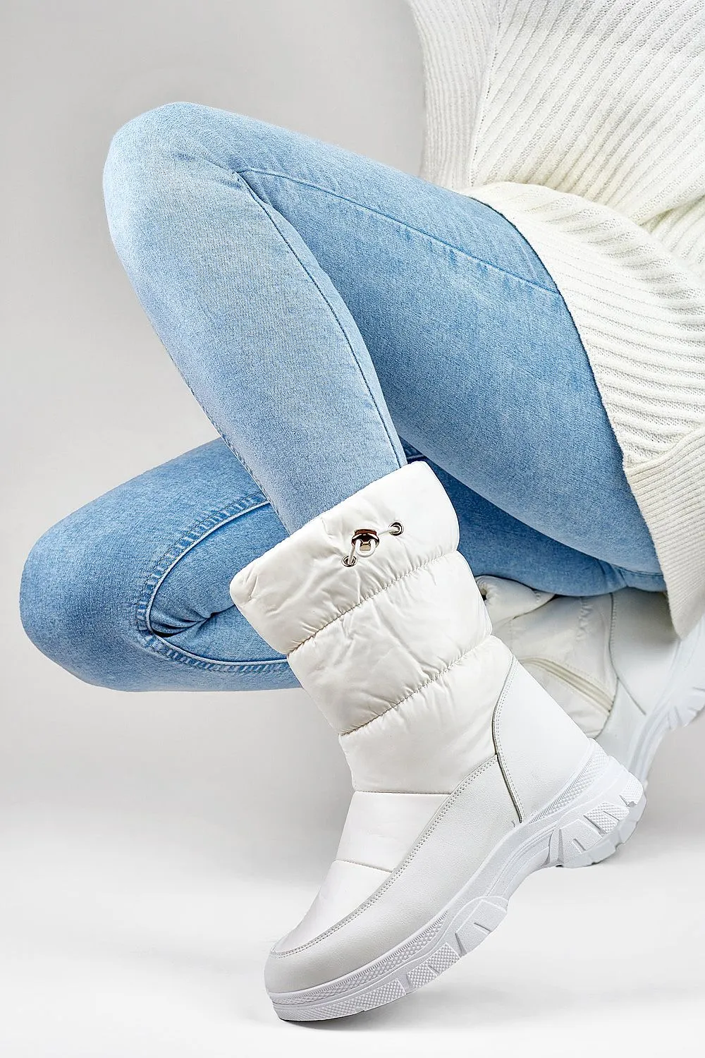 Snow boots
