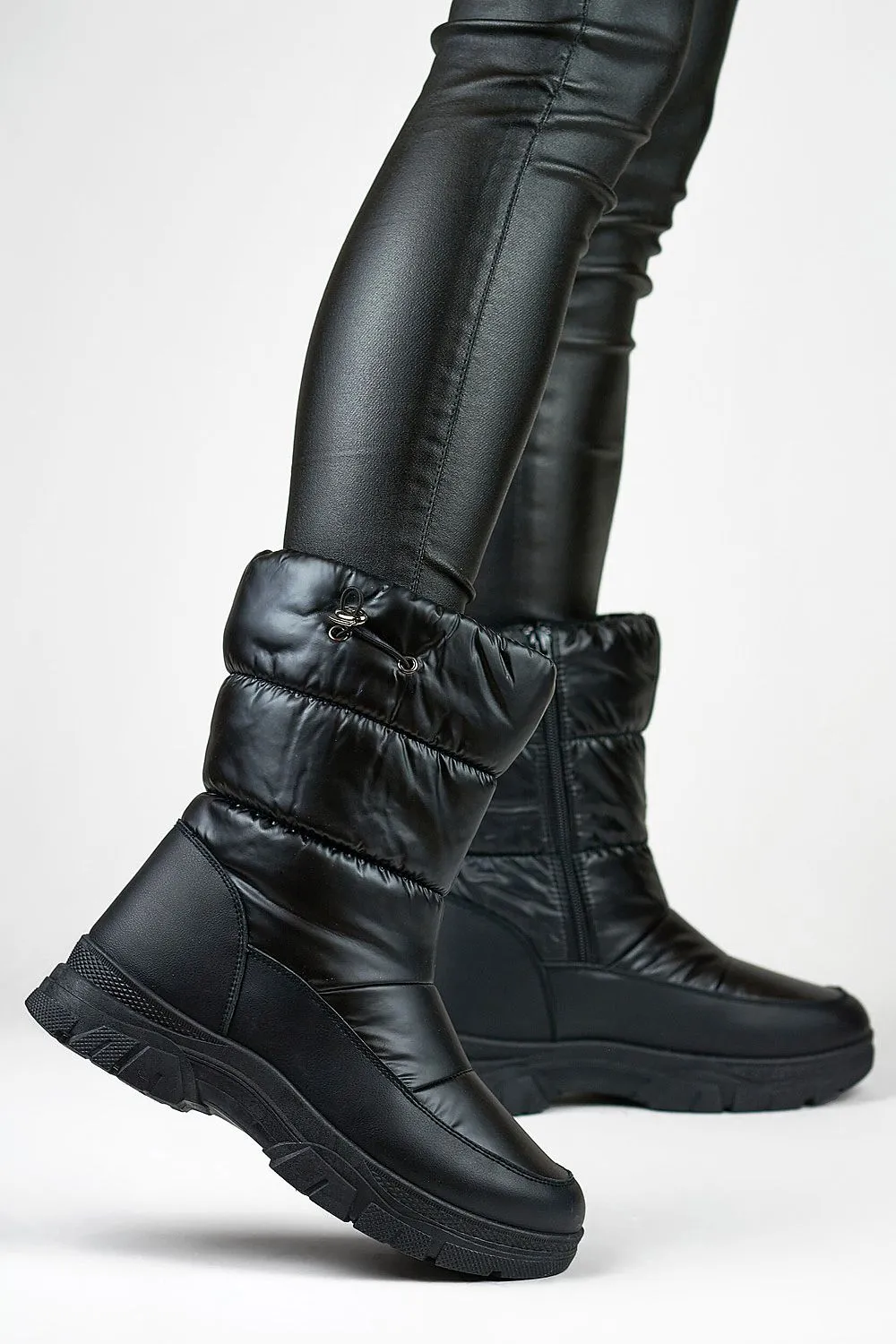 Snow boots