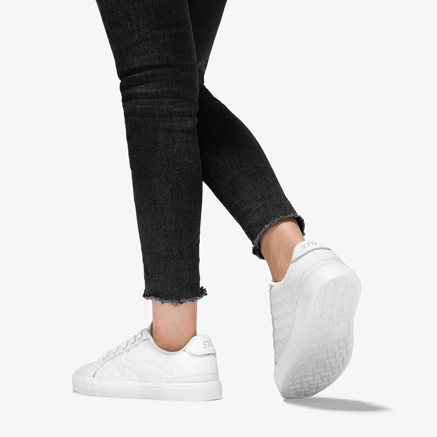 STQ Women Lace-up Fashion Sneakers Comfortable Casual Shoes Lightweight Quilted Tennis Sneakers