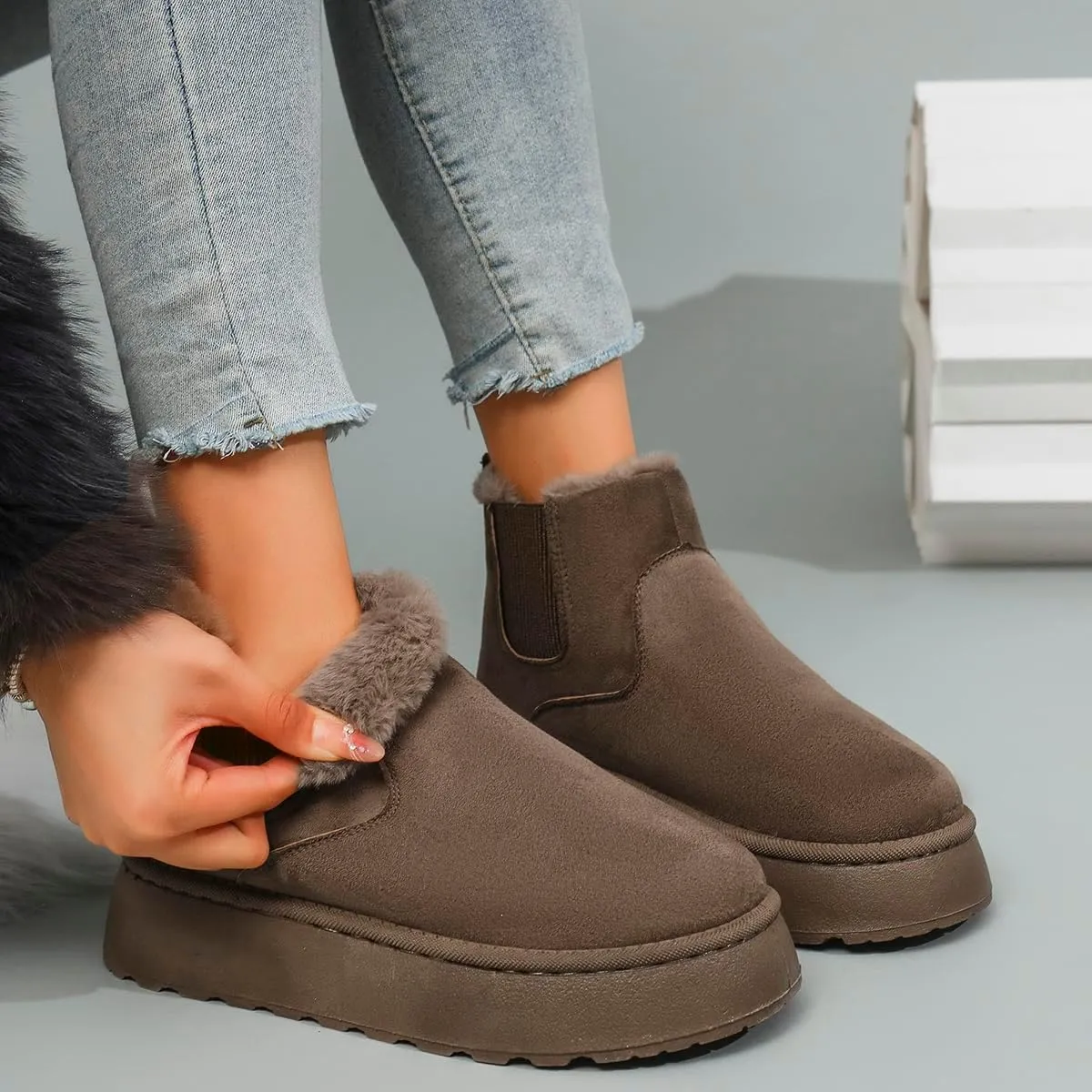 Women's Classic Platform Mini Boots Lightweight Suede Snow Boots Fur Interior Non-slip Outdoor Winter Boots Anti-Slip Snow Boots