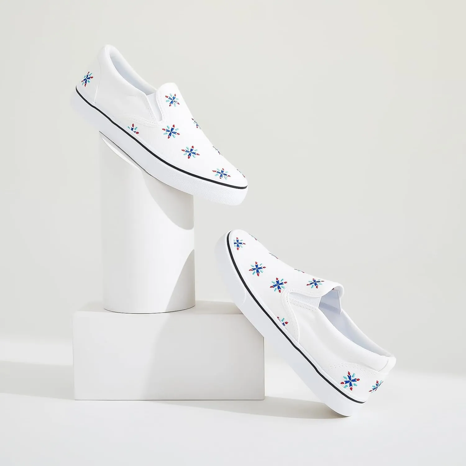 Women's Slip on Shoes Canvas Sneakers Loafers Non Slip Shoes Low Top Casual Shoes