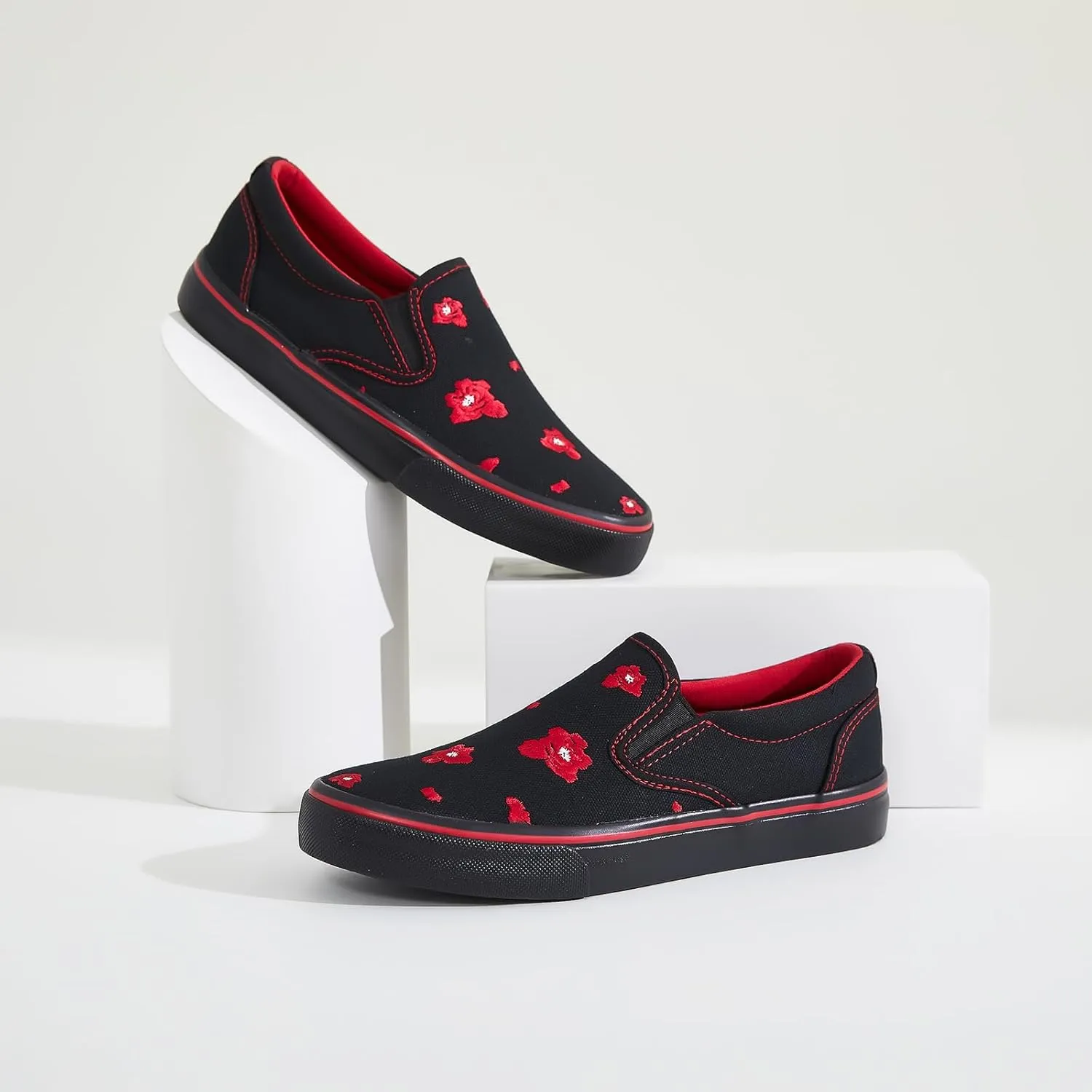 Women's Slip on Shoes Canvas Sneakers Loafers Non Slip Shoes Low Top Casual Shoes